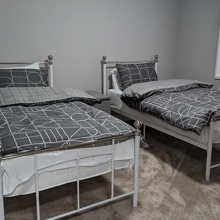 Modernised 4 Bedroom Close To Centre, Harehills Lane * Leeds (West Yorkshire)