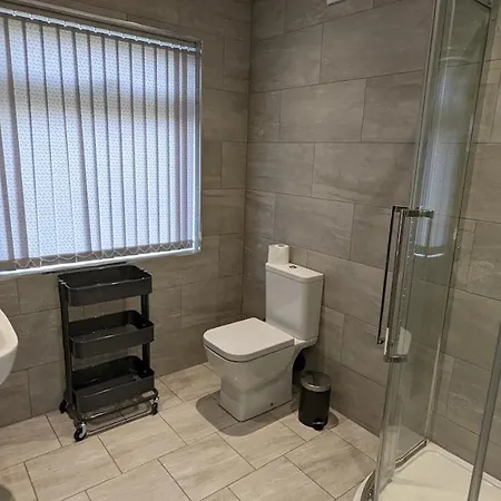 Modernised 4 Bedroom Close To Centre, Harehills Lane Apartament *